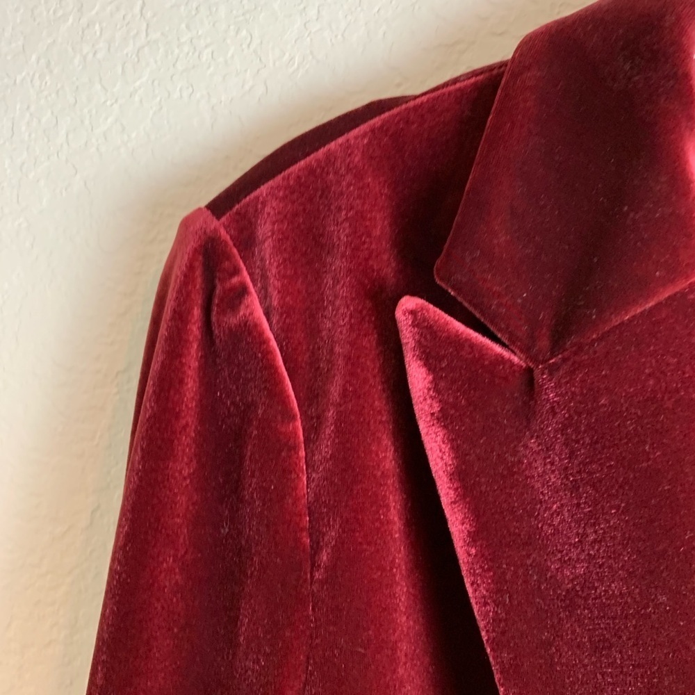 Amanda &. Chelsea Velvet Blazer - Red - Picture 9 of 12